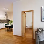 公寓 One Bedroom Sunny Tallinn Street With Parking 里加