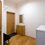 公寓 One Bedroom Sunny Tallinn Street With Parking *