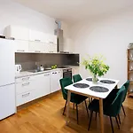 公寓 One Bedroom Sunny Tallinn Street With Parking *