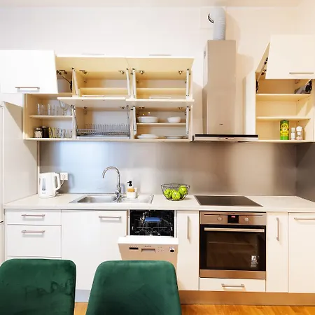 One Bedroom Sunny Tallinn Street With Parking * Рига