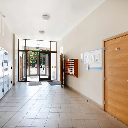 One Bedroom Sunny Tallinn Street With Parking Апартаменты Рига