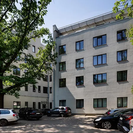 One Bedroom Sunny Tallinn Street With Parking