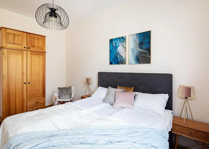 One Bedroom Sunny Tallinn Street With Parking