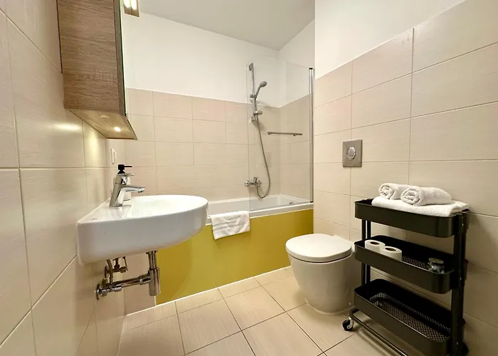 One Bedroom Sunny Tallinn Street With Parking * Riga