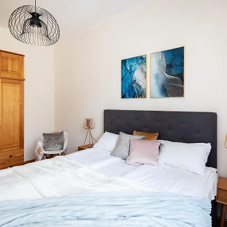 One Bedroom Sunny Tallinn Street With Parking